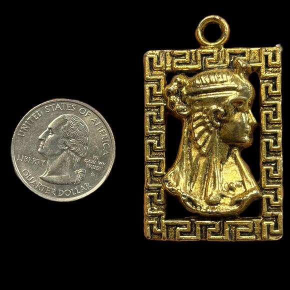 Vintage Cleopatra Pendant Gold Tone Unsigned - Picture 1 of 2